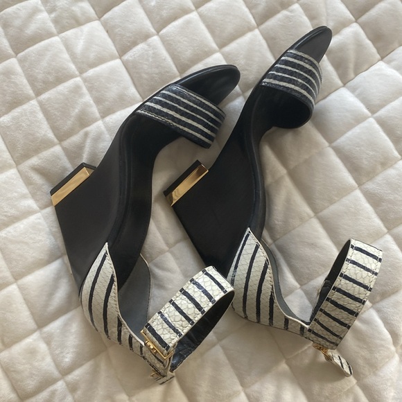 VGUC Tory Burch, Navy and White, wedge high heel. - Picture 6 of 9